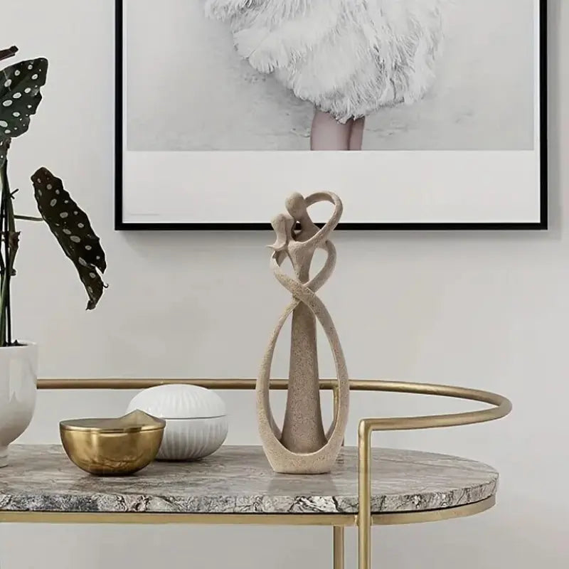 Estatuilla de Pareja Abrazándose - Día de los Enamorados